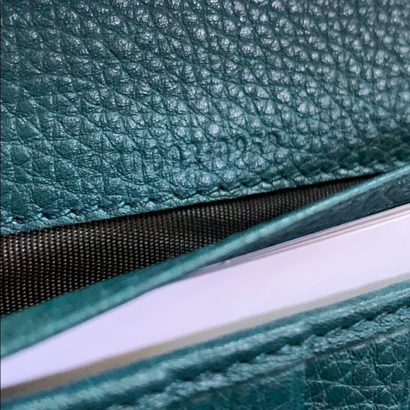 Authentic Gucci Leather Twin-G Buckle LG Wallet - Picture 7 of 7